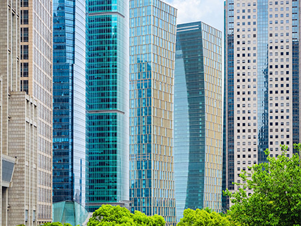 受xx人民法院委托，对位于xx房屋第1层A区的装修现值进行评估